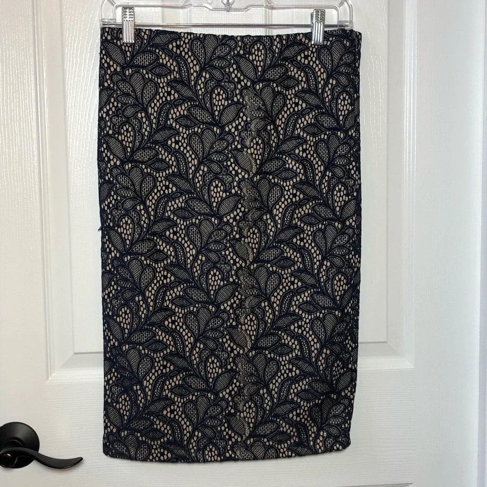 ⭐️ Renee C Adalyn Lace Skirt Navy Stitch Fix Size: Small